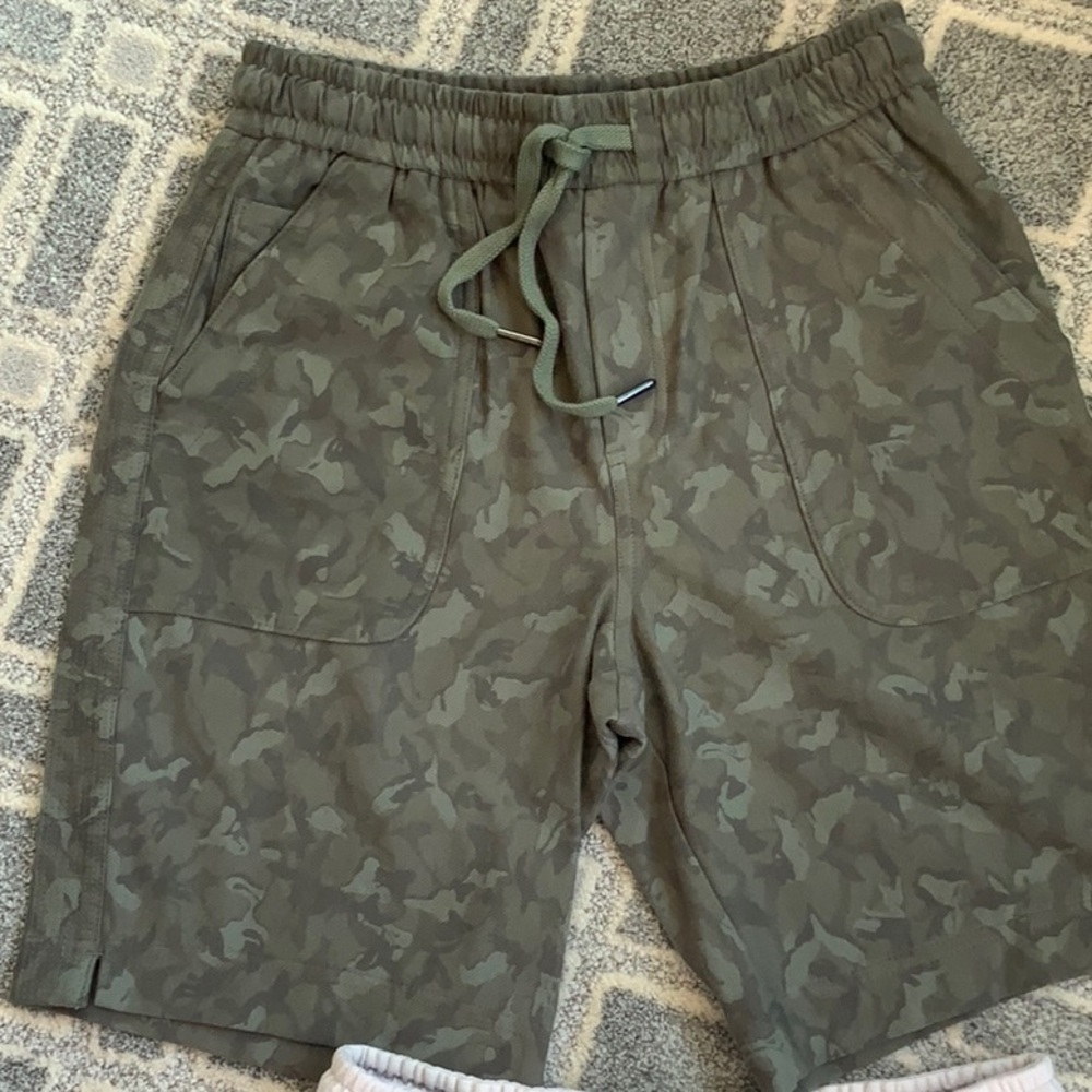 Athleta Bermuda shorts - Picture 2 of 6